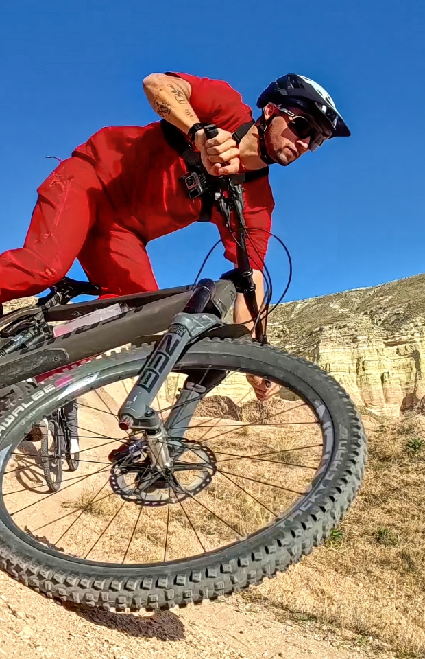  Biking 